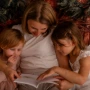 Gemeinsames Lesen mit Mama